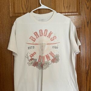 🦋 2 for $10🦋 Brooks & Dunn Women's Graphic Tee